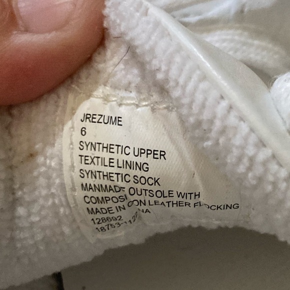 Steve Madden shoes in size 6. Has shiny star & shiny part on back of shoe - Picture 8 of 10